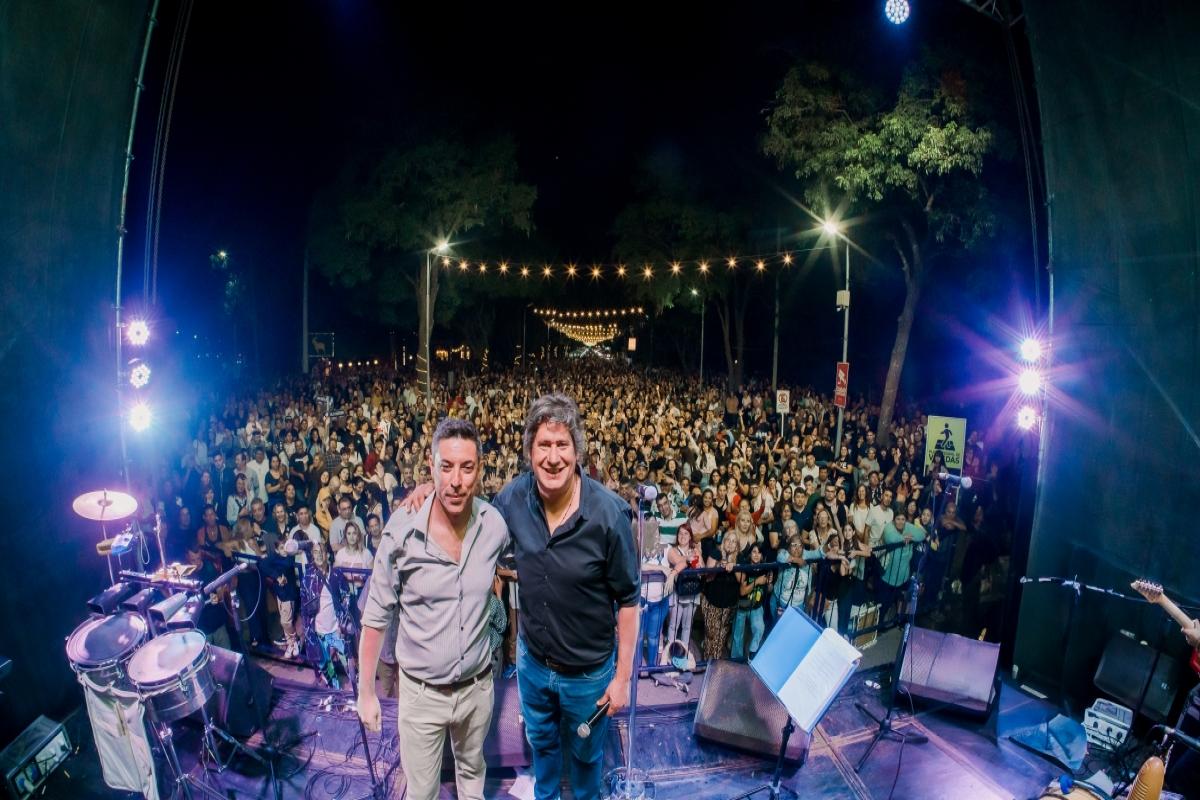 Funes Vibra Hizo Bailar A Toda La Ciudad: Más De 20.000 Personas Disfrutaron De Una Noche Única